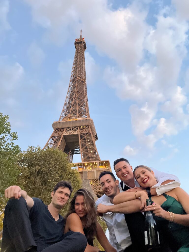 Friends Meet in Paris with Travel Vivir